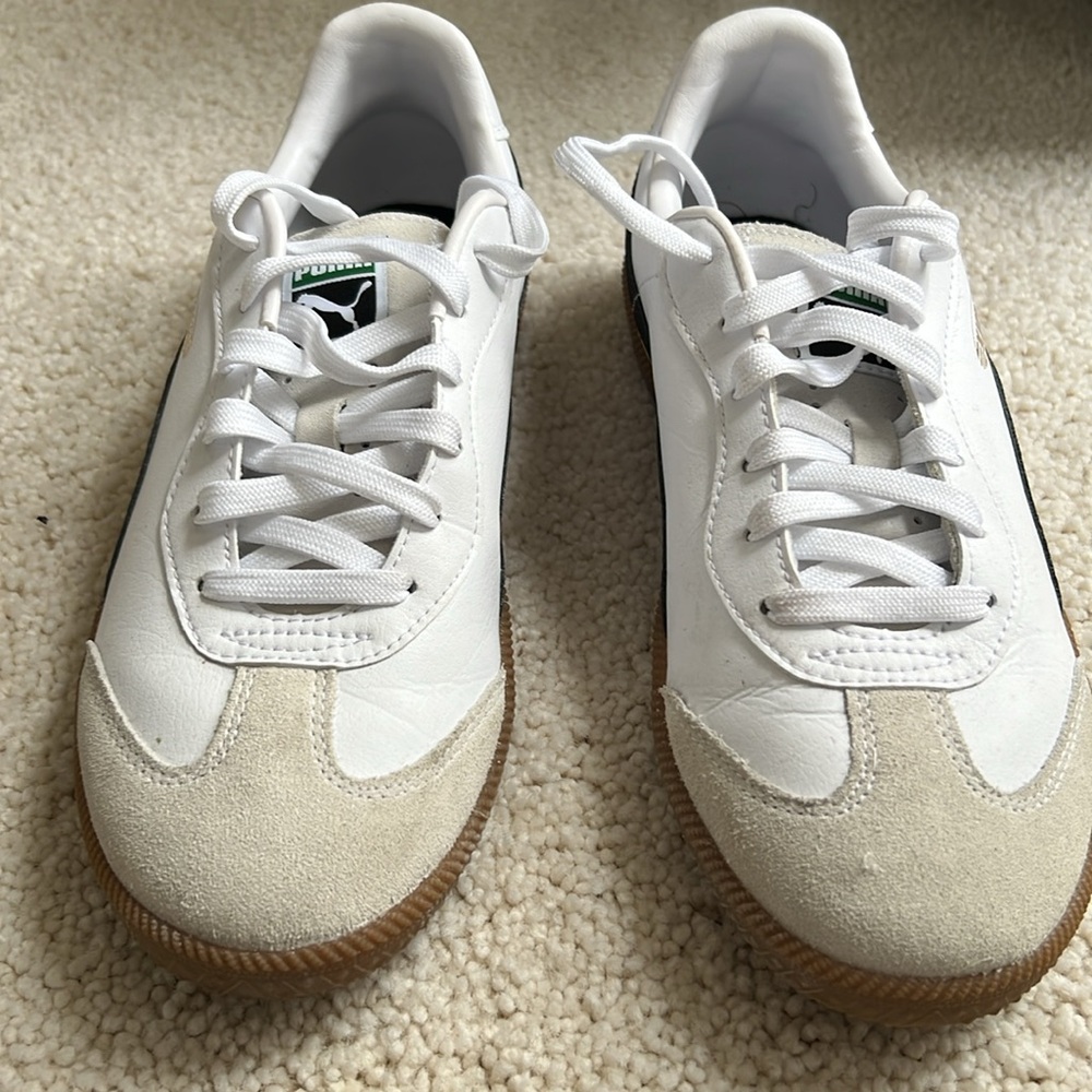 Boys Puma King Indoor Soccer Shoe - Size 8.5 - White